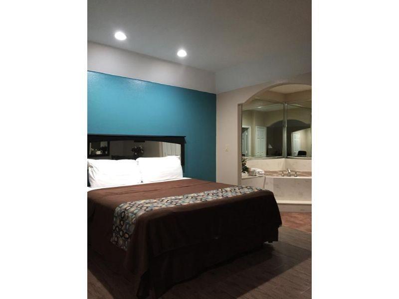 Scottish Inn And Suites Кейти Екстериор снимка