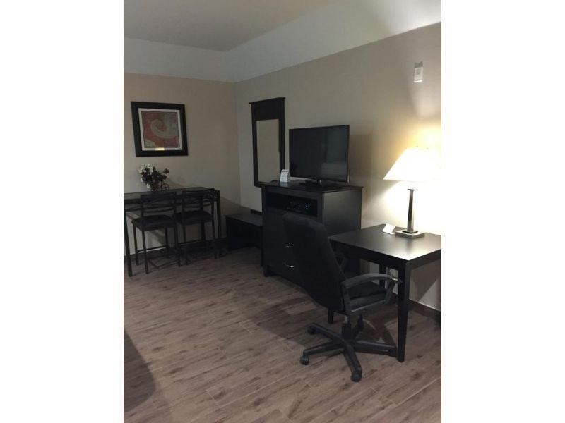 Scottish Inn And Suites Кейти Екстериор снимка