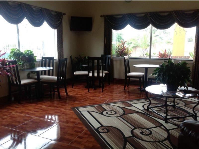 Scottish Inn And Suites Кейти Екстериор снимка