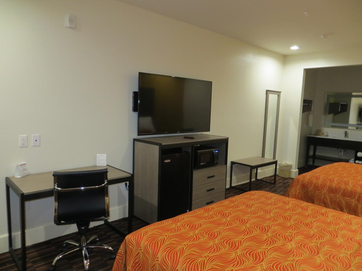 Scottish Inn And Suites Кейти Екстериор снимка