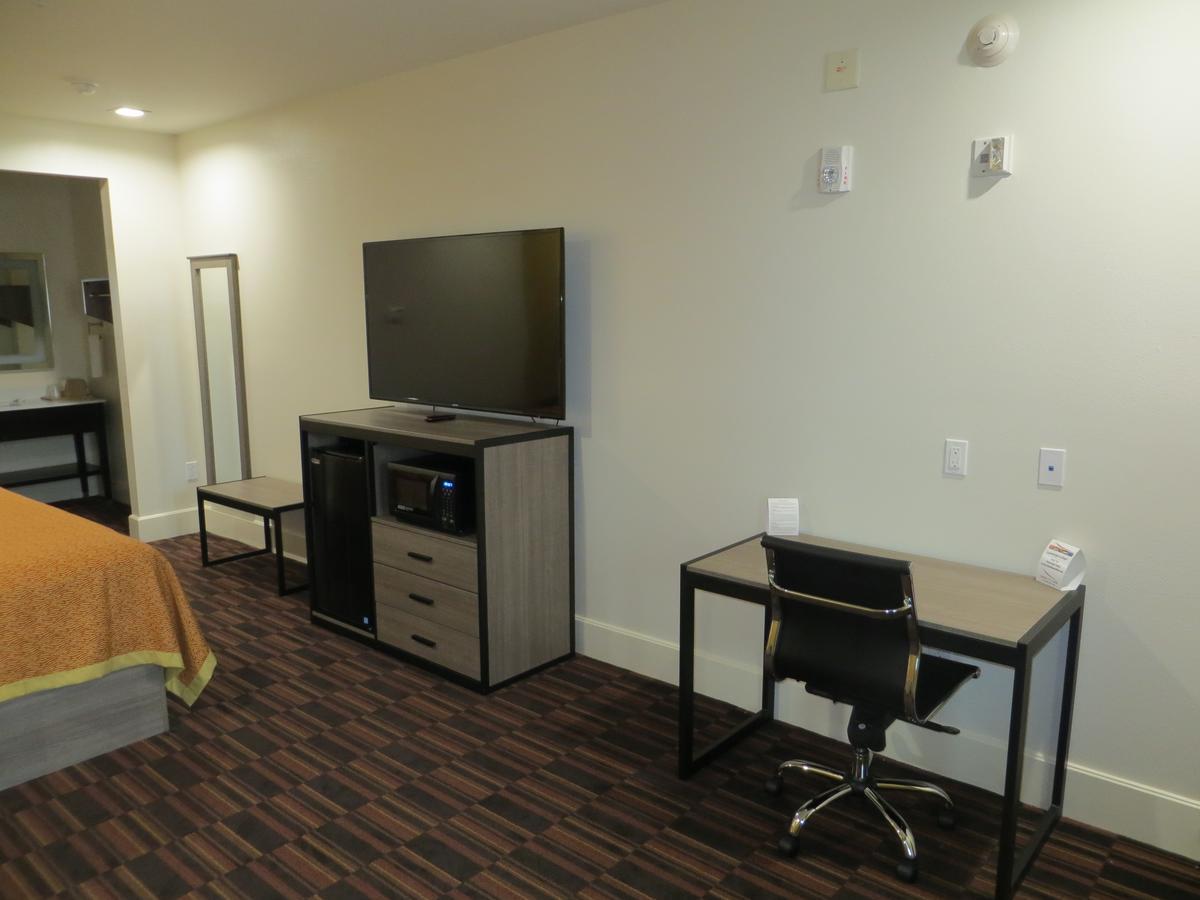 Scottish Inn And Suites Кейти Екстериор снимка
